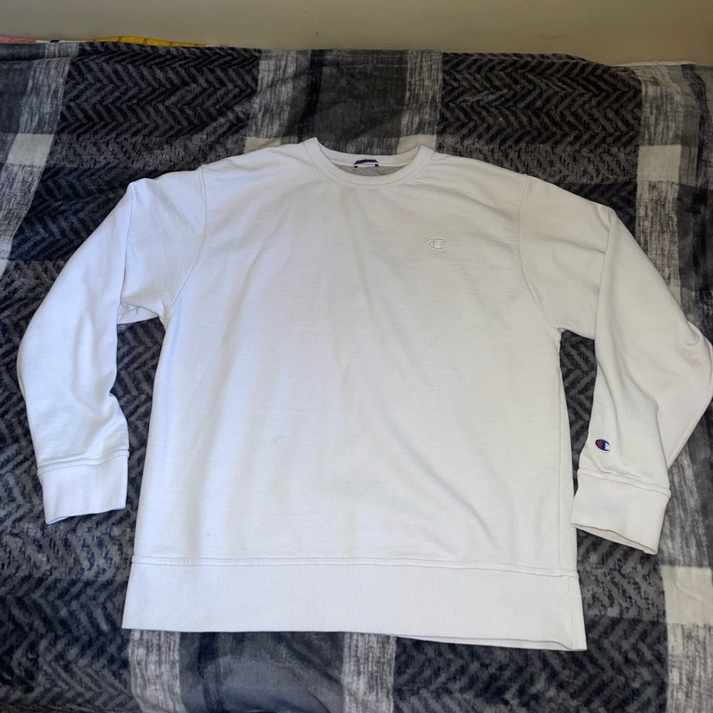 White Champion Sweatshirt PullOver. Size Large.
